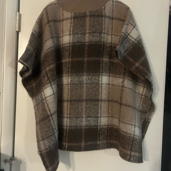 Time and Tru Brown Plaid Puffer Poncho - Picture 3 of 5